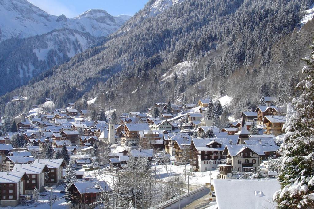 Hotel De La Paix Champéry Екстериор снимка